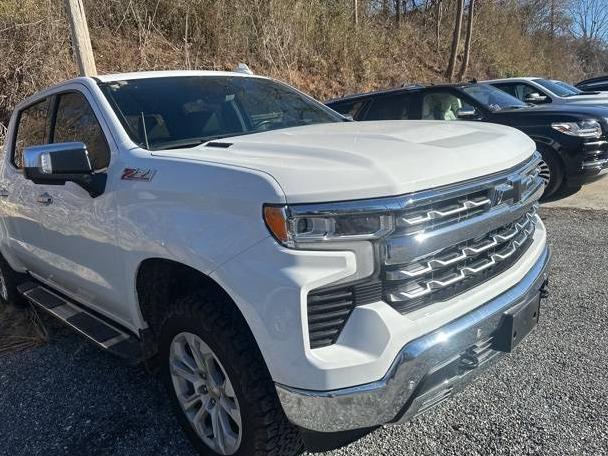 CHEVROLET SILVERADO-1500 2022 1GCUDGET5NZ602185 image