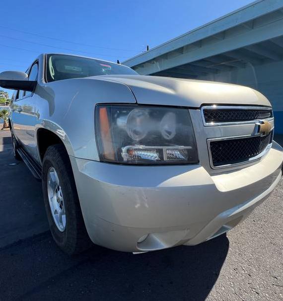CHEVROLET SUBURBAN 2013 1GNSCJE0XDR155999 image