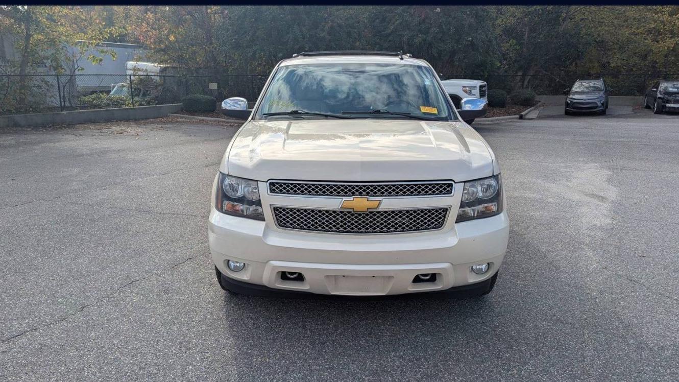 CHEVROLET SUBURBAN 2014 1GNSKKE70ER127975 image