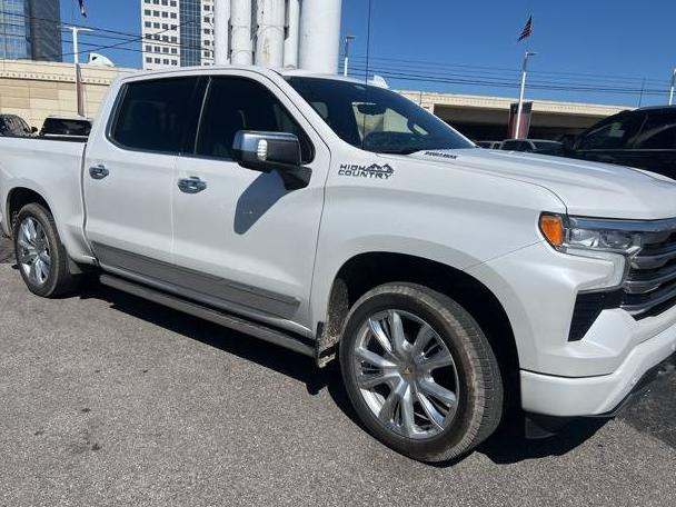 CHEVROLET SILVERADO 2023 1GCUDJE82PZ107387 image