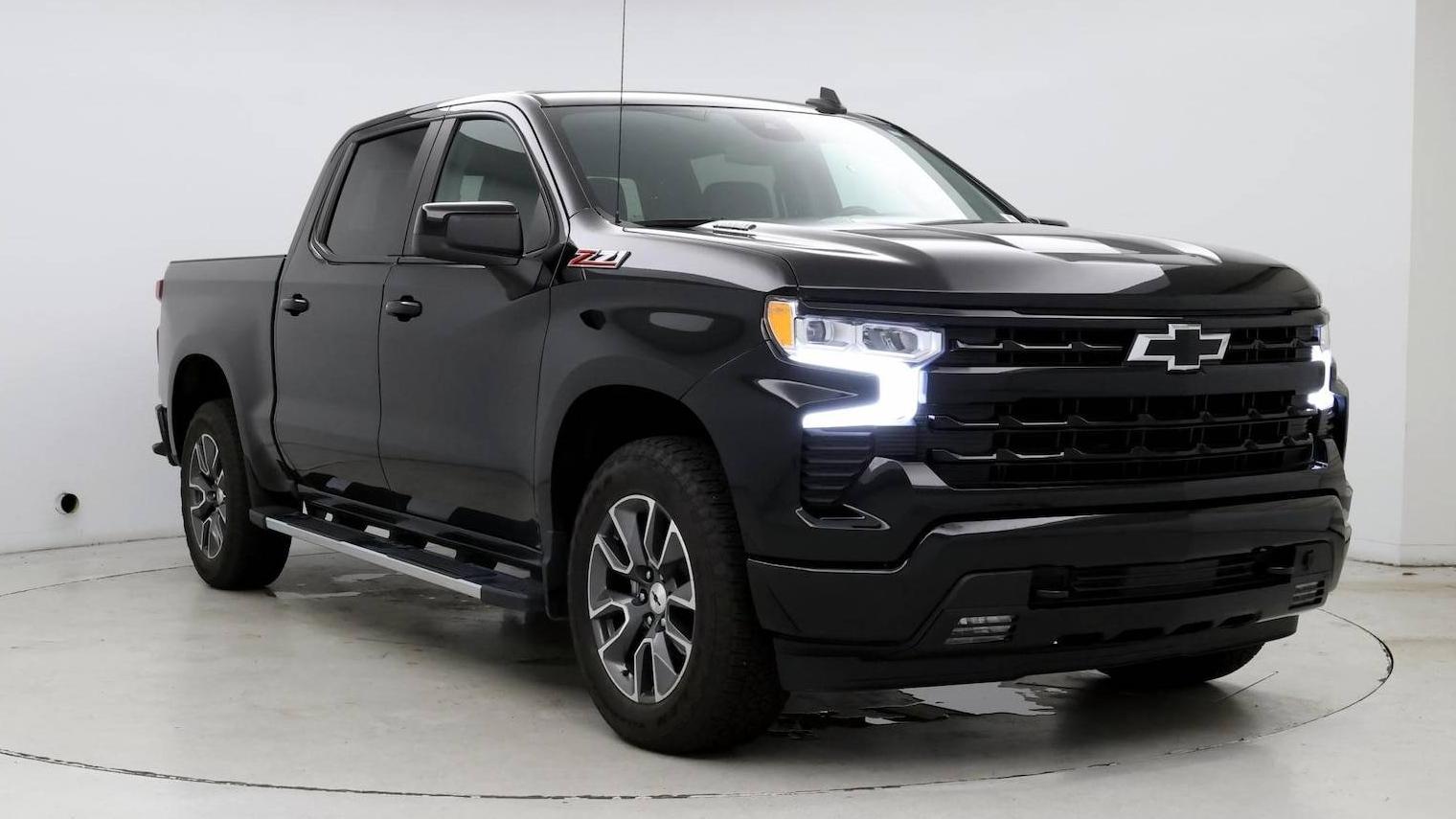 CHEVROLET SILVERADO 2023 1GCUDEE88PZ180612 image