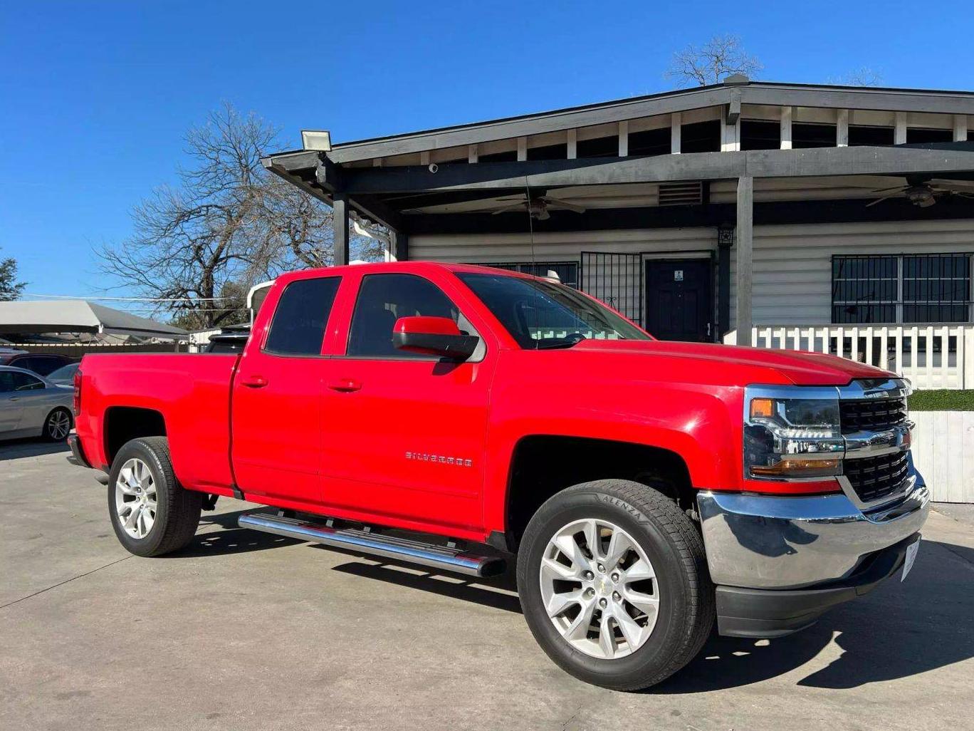 CHEVROLET SILVERADO 2018 1GCRCREC7JZ197073 image