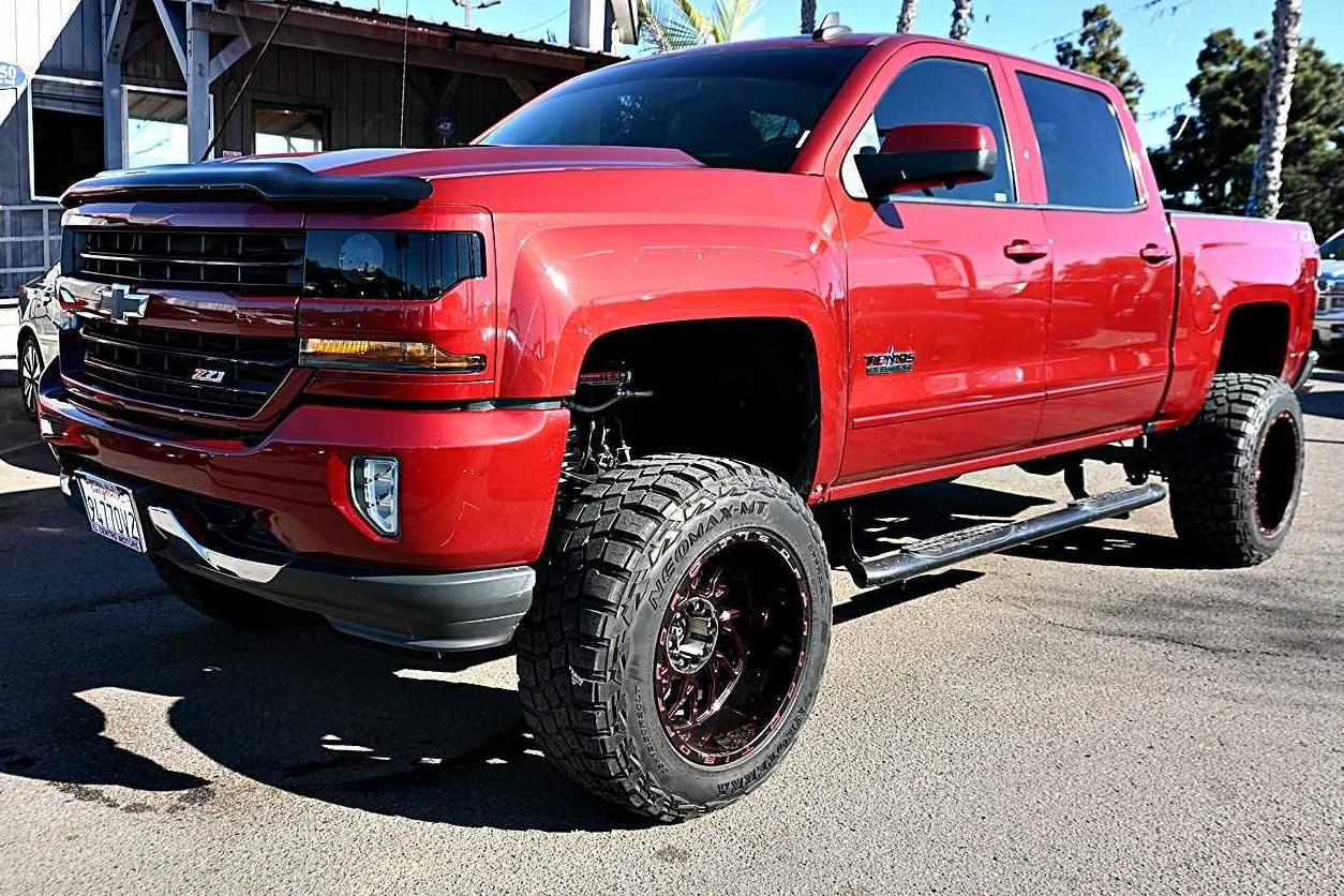 CHEVROLET SILVERADO 2018 3GCUKREC8JG189125 image