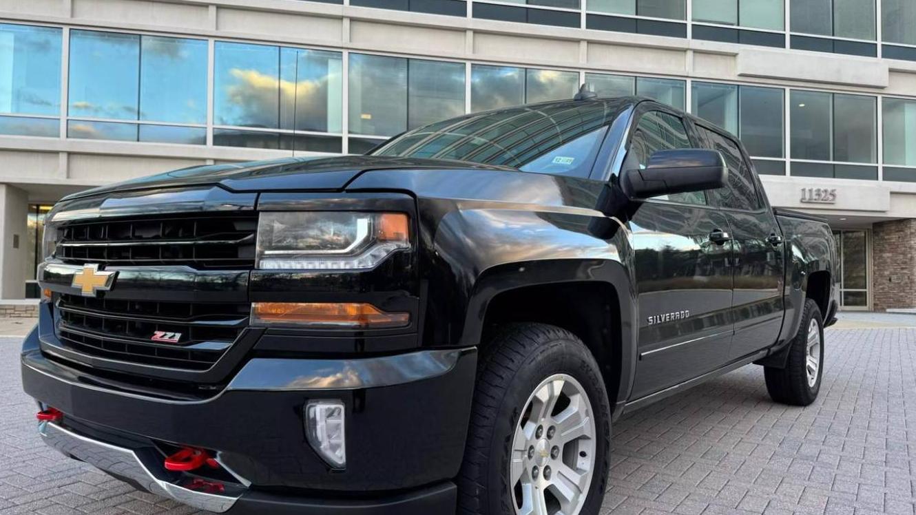 CHEVROLET SILVERADO 2018 3GCUKREC0JG162548 image