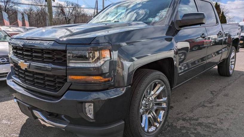 CHEVROLET SILVERADO 2018 3GCUKREC0JG242111 image