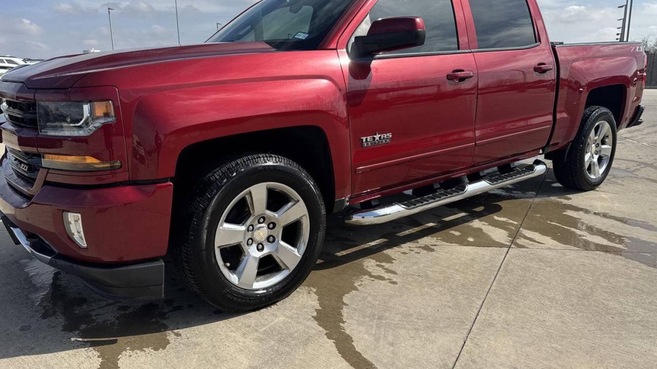 CHEVROLET SILVERADO 2018 3GCUKREC8JG402770 image