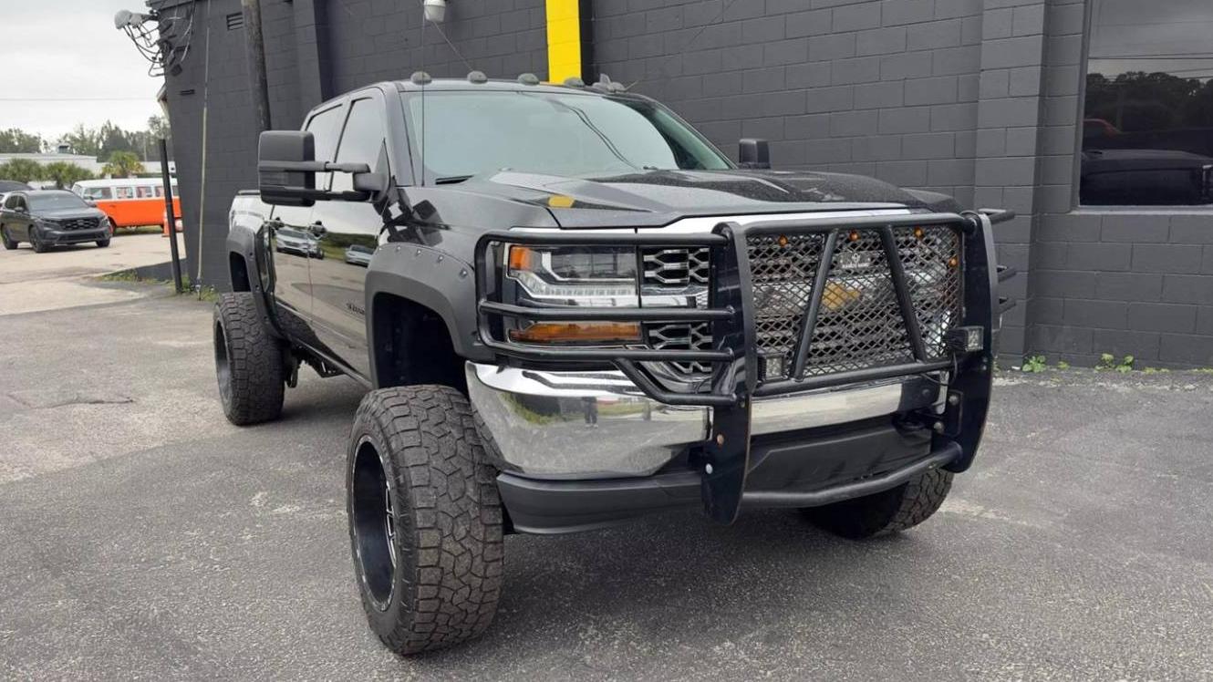 CHEVROLET SILVERADO 2018 3GCUKREC7JG106140 image