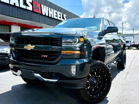 CHEVROLET SILVERADO 2017 3GCUKREC1HG381139 image