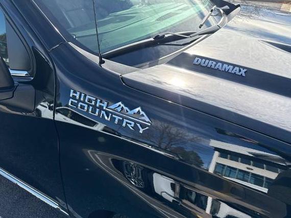 CHEVROLET SILVERADO 2024 1GCUDJE82RZ309584 image CHEVROLET SILVERADO 2024 1GCUDJE82RZ309584 image