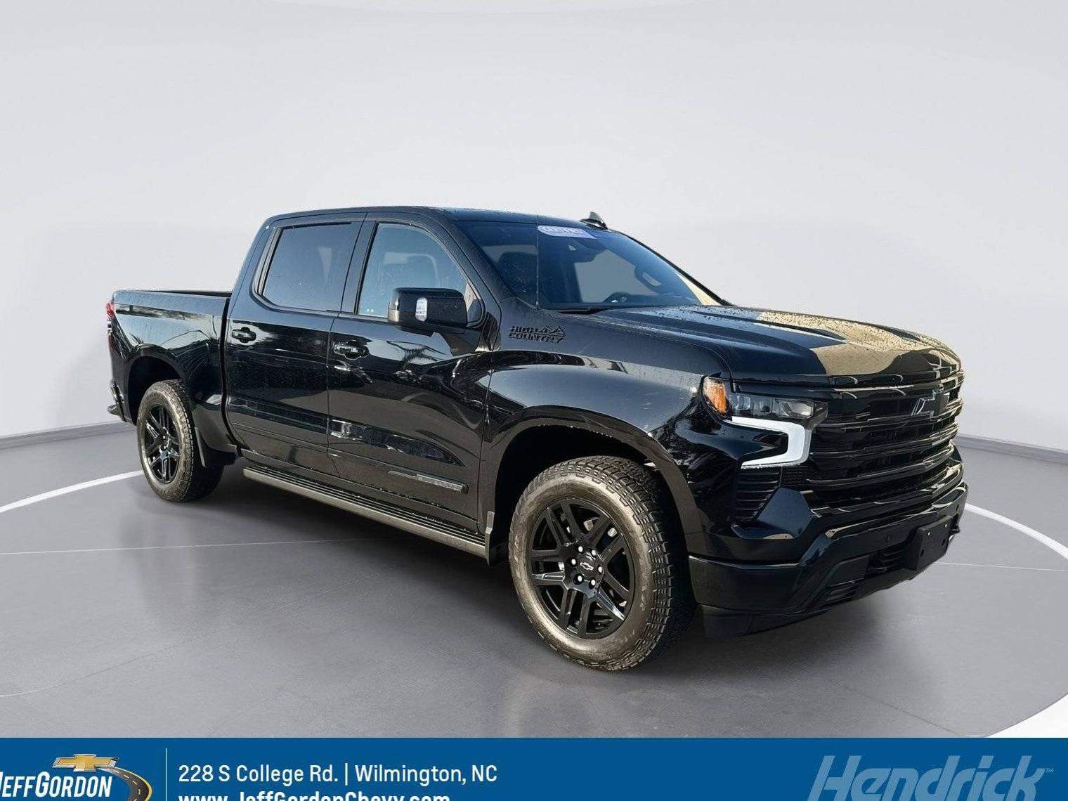 CHEVROLET SILVERADO 2024 1GCUDJEL0RZ312312 image