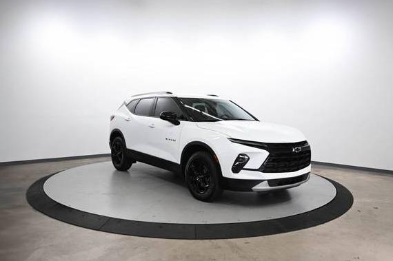 CHEVROLET BLAZER 2023 3GNKBCR41PS234233 image