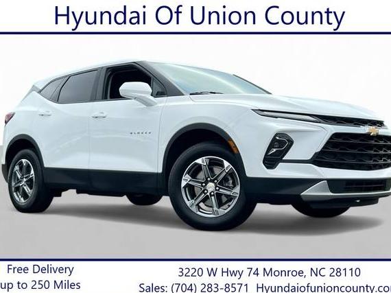 CHEVROLET BLAZER 2023 3GNKBCR43PS168820 image
