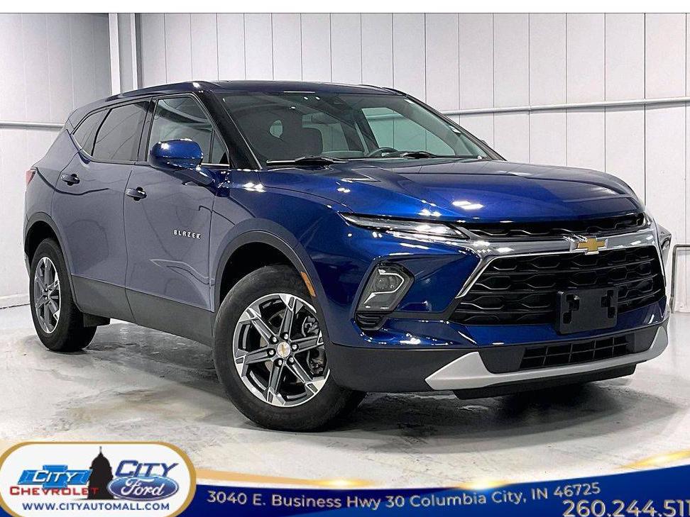 CHEVROLET BLAZER 2023 3GNKBHR45PS106977 image