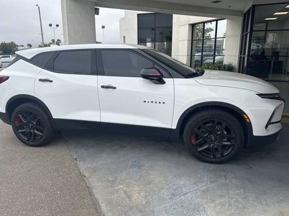 CHEVROLET BLAZER 2023 3GNKBHR46PS223287 image