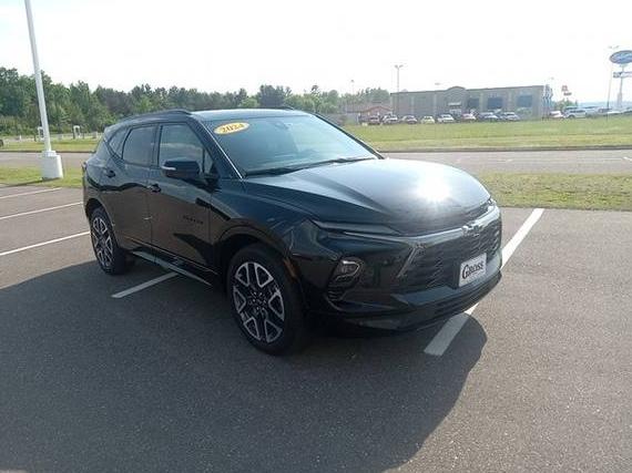 CHEVROLET BLAZER 2024 3GNKBKRS3RS272171 image