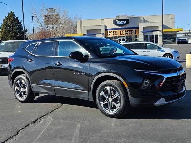 CHEVROLET BLAZER 2024 3GNKBHR45RS194707 image