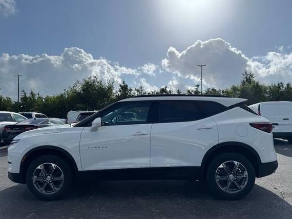 CHEVROLET BLAZER 2024 3GNKBCR42RS232753 image