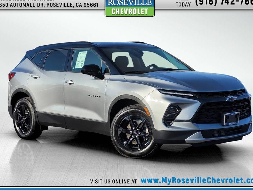 CHEVROLET BLAZER 2024 3GNKBHR49RS279033 image