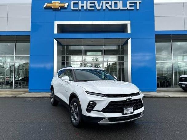 CHEVROLET BLAZER 2024 3GNKBHR44RS194942 image