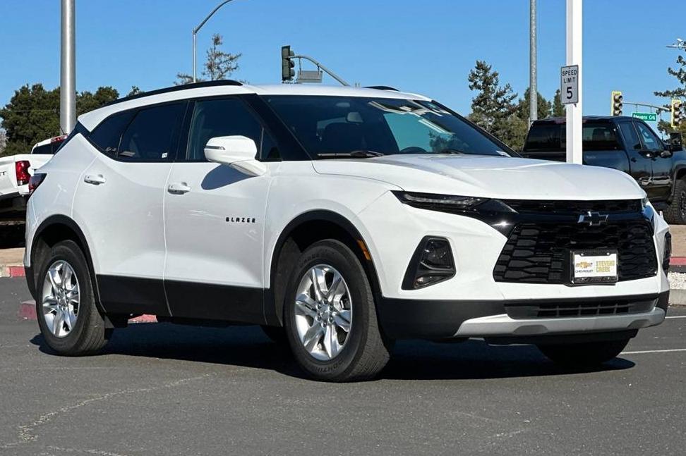 CHEVROLET BLAZER 2022 3GNKBCR48NS128472 image