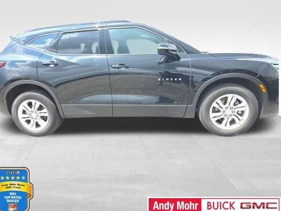 CHEVROLET BLAZER 2022 3GNKBCR42NS141475 image