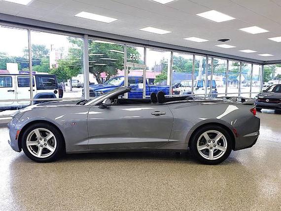 CHEVROLET CAMARO 2019 1G1FB3DS8K0133568 image