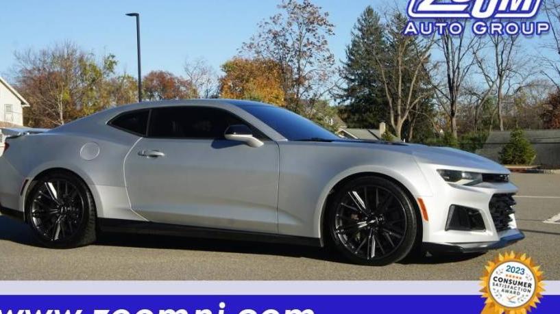 CHEVROLET CAMARO 2018 1G1FK1R61J0128825 image