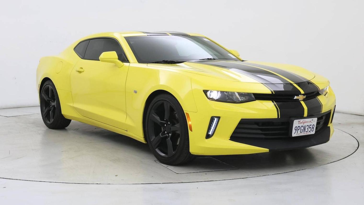 CHEVROLET CAMARO 2018 1G1FB1RX3J0106334 image