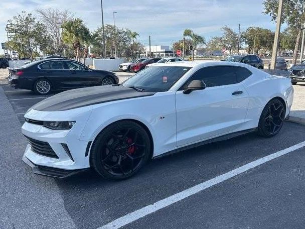 CHEVROLET CAMARO 2018 1G1FB1RX6J0154135 image