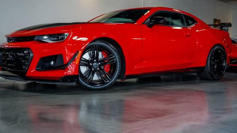 CHEVROLET CAMARO 2018 1G1FJ1R69J0122077 image