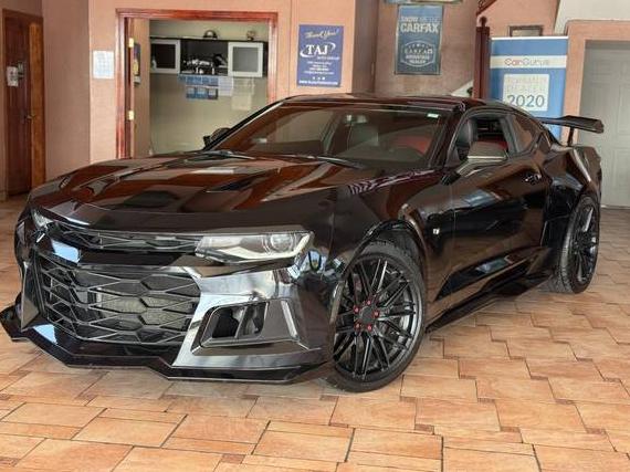 CHEVROLET CAMARO 2018 1G1FE1R77J0152501 image