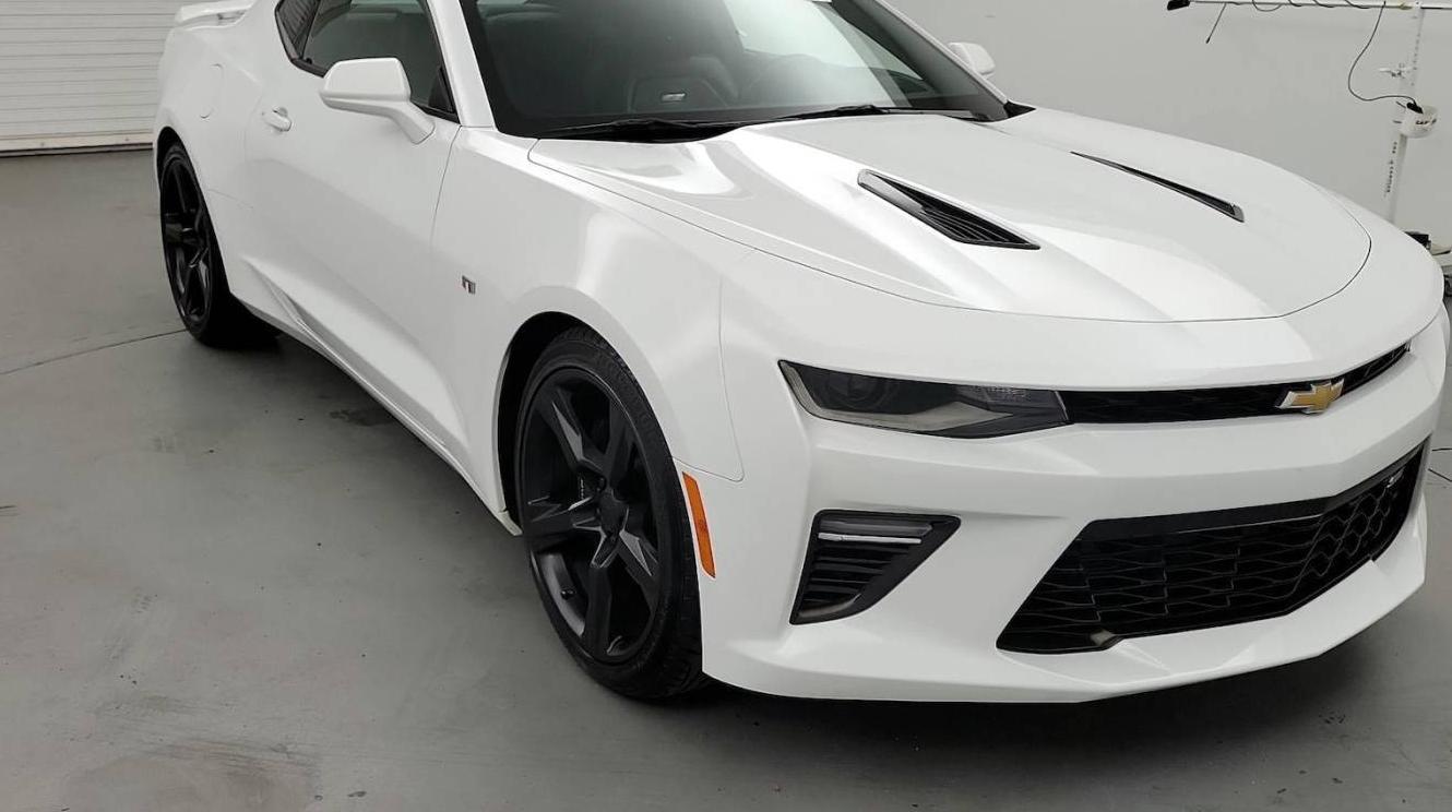 CHEVROLET CAMARO 2018 1G1FH1R71J0152002 image