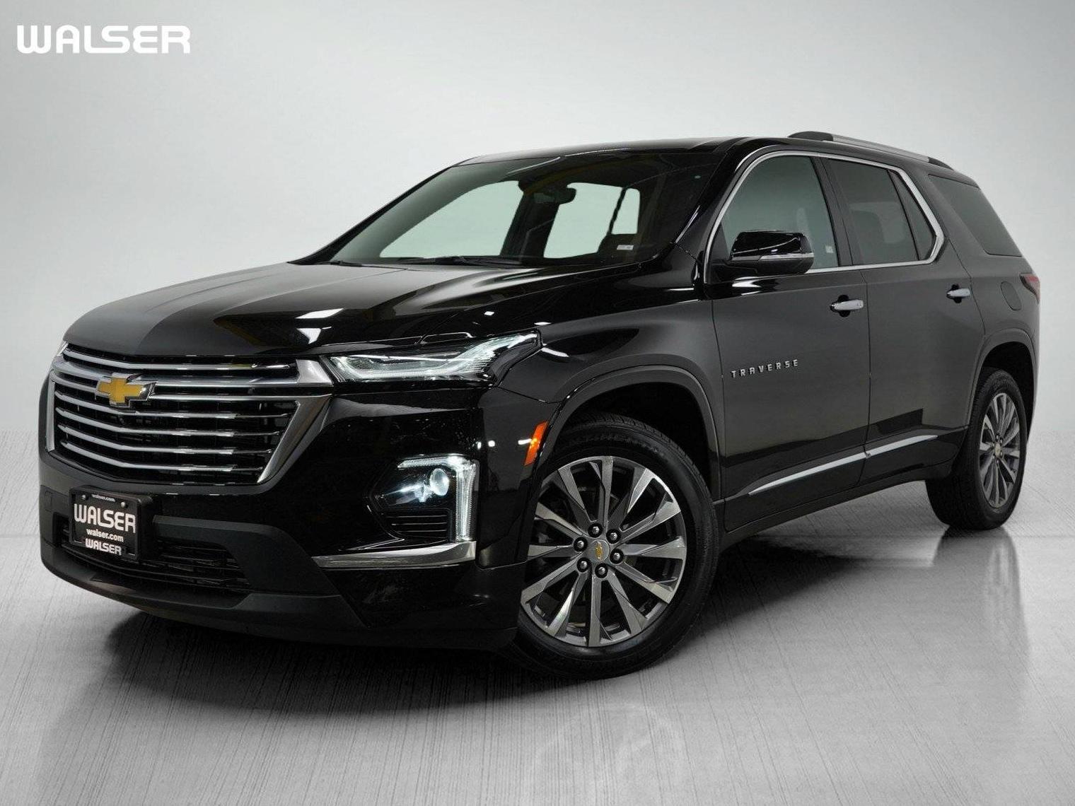 CHEVROLET TRAVERSE 2023 1GNEVKKW2PJ305340 image
