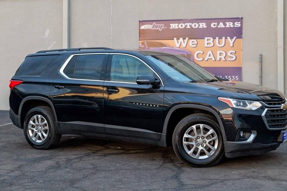 CHEVROLET TRAVERSE 2019 1GNEVGKW4KJ179231 image