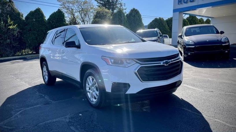 CHEVROLET TRAVERSE 2019 1GNEVFKW1KJ154880 image