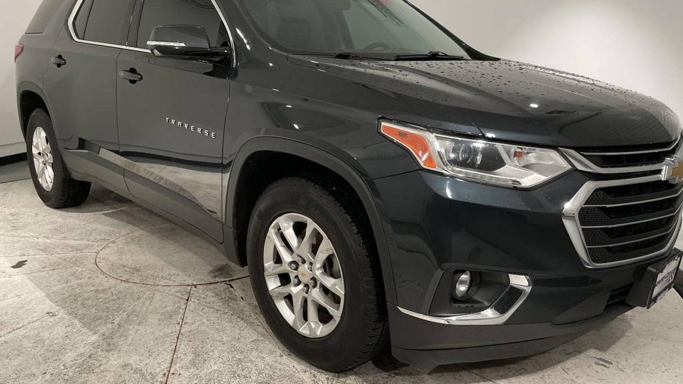 CHEVROLET TRAVERSE 2019 1GNEVGKW7KJ268002 image