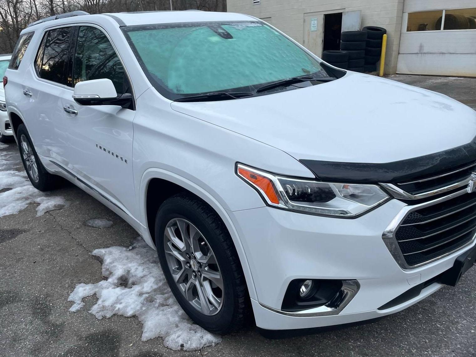 CHEVROLET TRAVERSE 2019 1GNEVKKW9KJ108478 image