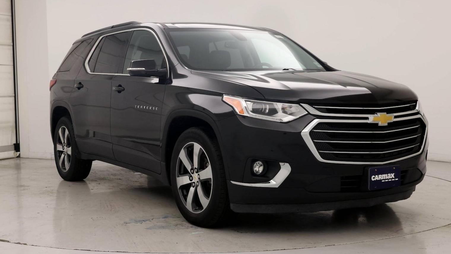 CHEVROLET TRAVERSE 2019 1GNEVHKW7KJ252906 image