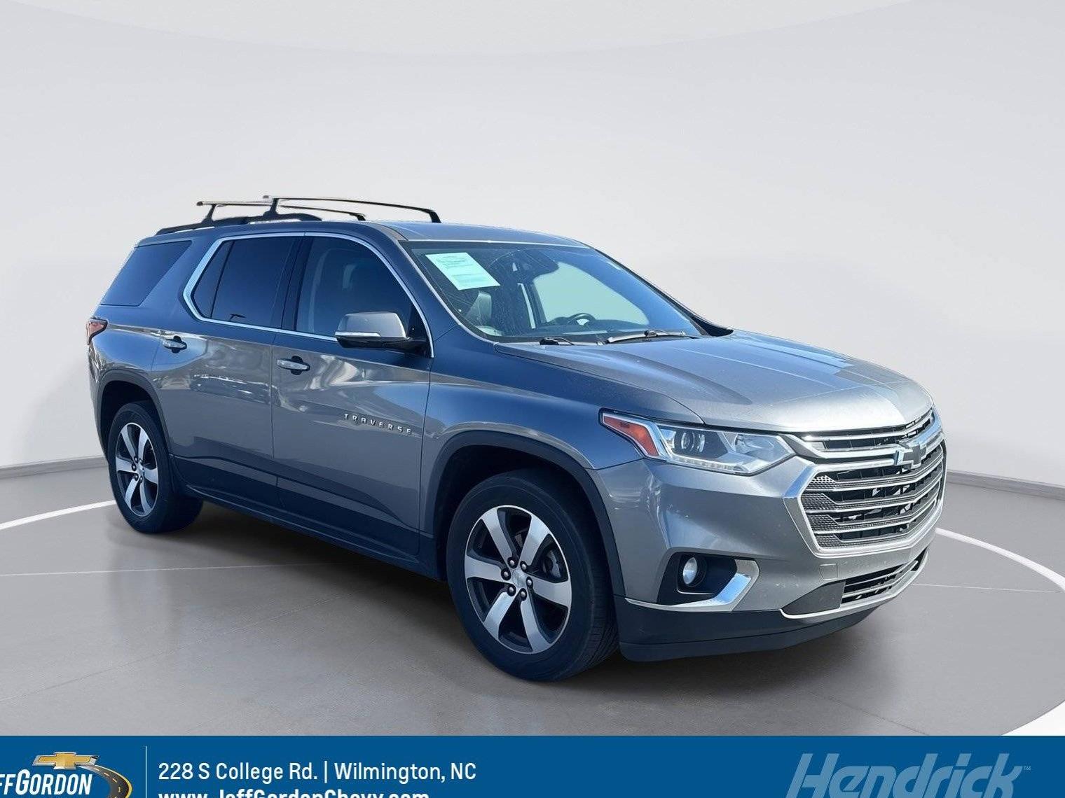 CHEVROLET TRAVERSE 2019 1GNERHKW1KJ137707 image