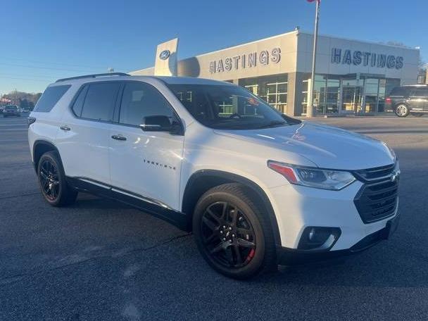 CHEVROLET TRAVERSE 2019 1GNEVKKW3KJ180308 image