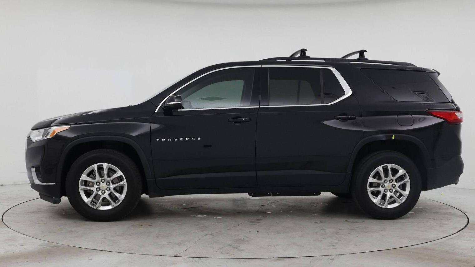 CHEVROLET TRAVERSE 2019 1GNERGKWXKJ305399 image