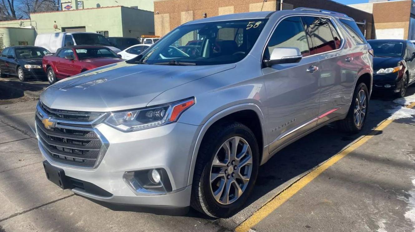 CHEVROLET TRAVERSE 2018 1GNERKKW5JJ127158 image