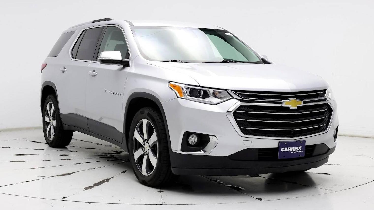 CHEVROLET TRAVERSE 2018 1GNERHKW2JJ201669 image