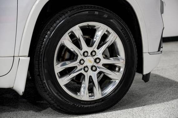 CHEVROLET TRAVERSE 2018 1GNEVKKW0JJ143604 image