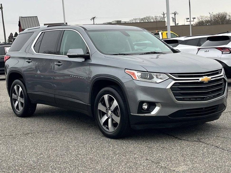 CHEVROLET TRAVERSE 2018 1GNERHKW4JJ209370 image