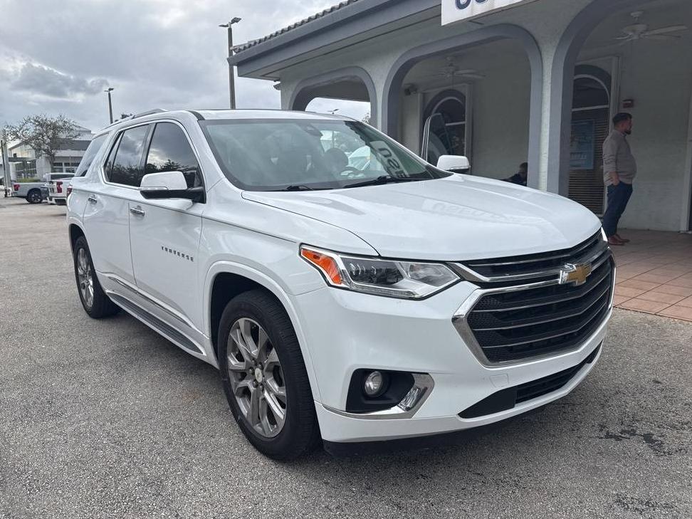 CHEVROLET TRAVERSE 2018 1GNERKKW5JJ213120 image