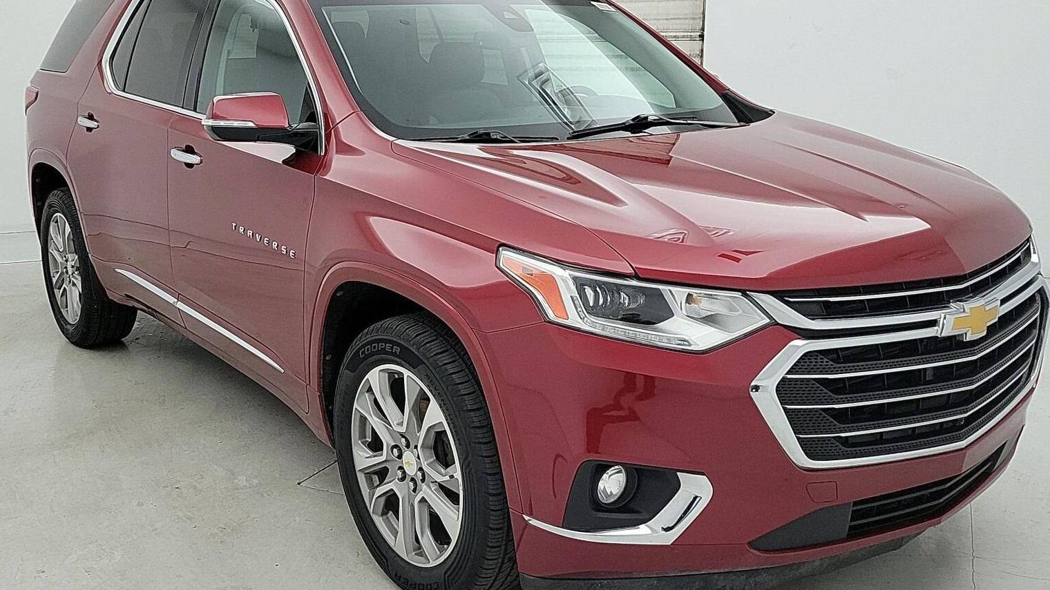 CHEVROLET TRAVERSE 2018 1GNERKKW9JJ142195 image