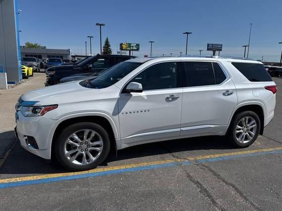 CHEVROLET TRAVERSE 2018 1GNEVKKW2JJ136556 image