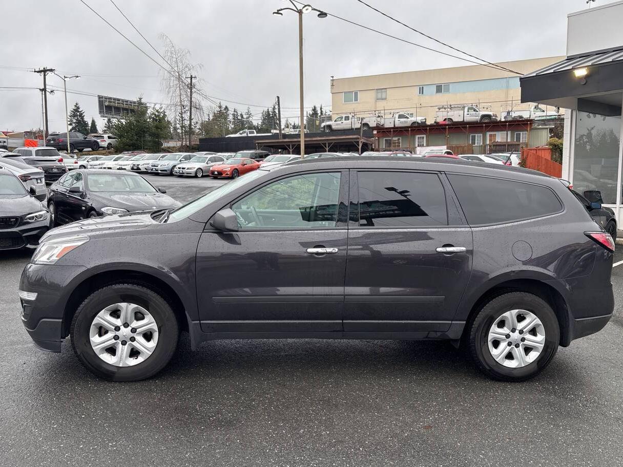 CHEVROLET TRAVERSE 2017 1GNKVFKD1HJ332118 image