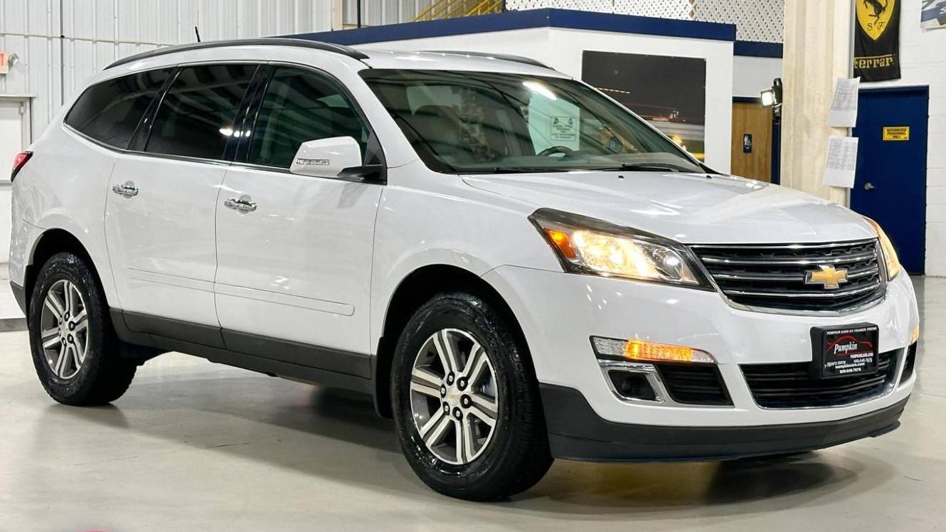 CHEVROLET TRAVERSE 2017 1GNKRHKD2HJ201022 image